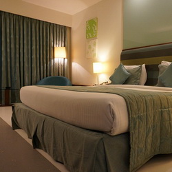 függönyök és díszpárnák varrása